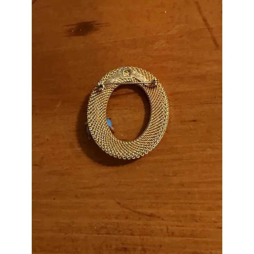 Vintage Style Gold Tone Rope Design Brooch Faux Turquoise Cabochon Round Pin